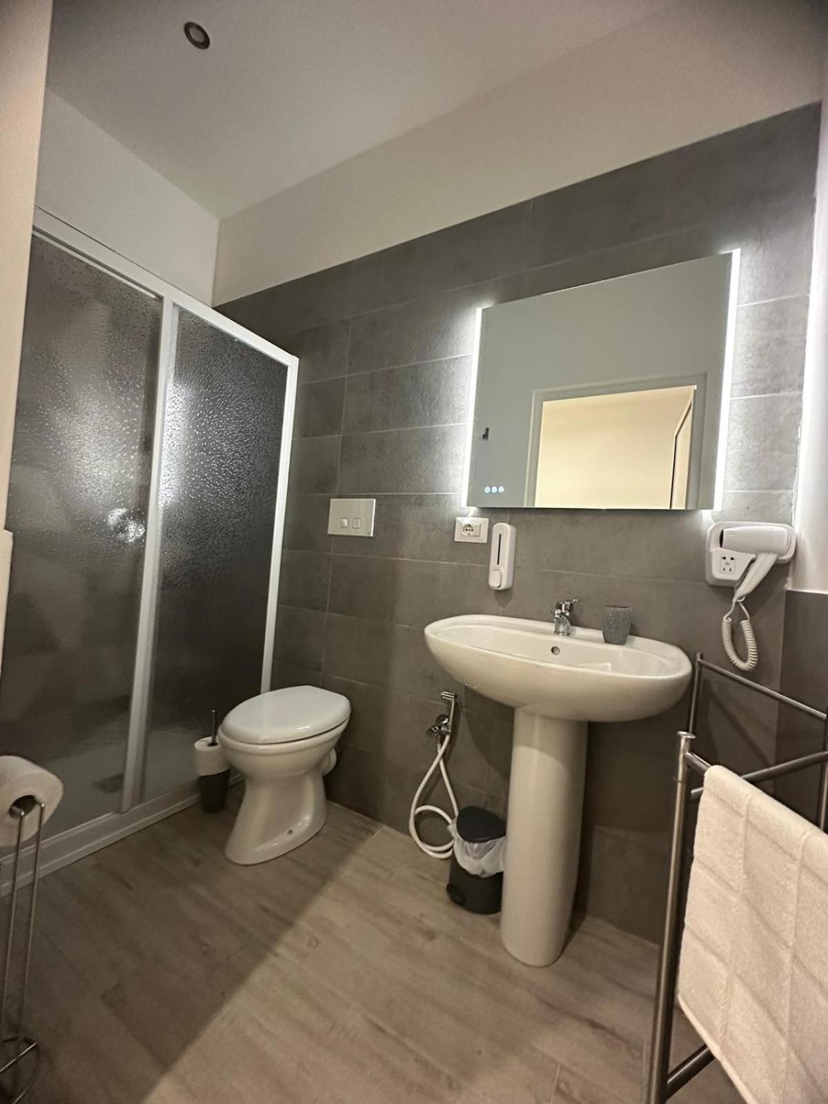 Bari Valona Rooms Eksteriør billede